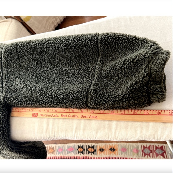 LULULEMON Cinchable Sherpa Fleece Zip Up Jacket in Dark Olive - 12 - Picture 13 of 13